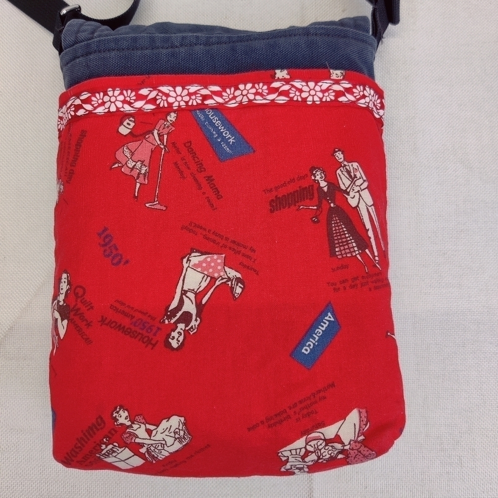 Handmade Quilted Cotton Small Crossbody Bergen Bag 50's Housewife Red & Black - Picture 5 of 16